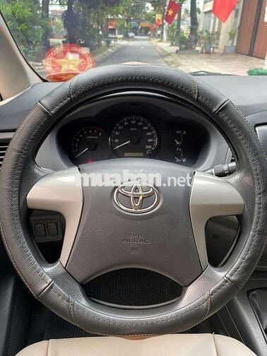 Cần bán gấp xe Toyota Innova 2013