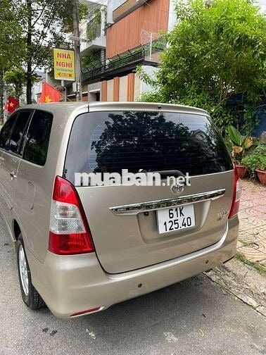 Cần bán gấp xe Toyota Innova 2013