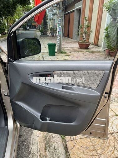 Cần bán gấp xe Toyota Innova 2013