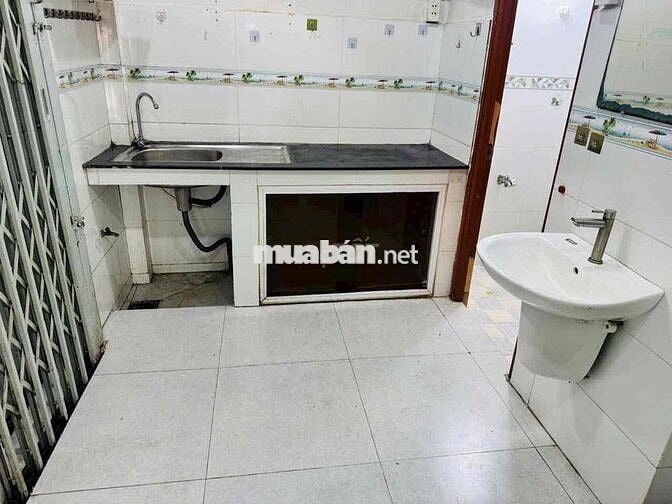 NHÀ 2 PHÒNG MẶT TIỀN KINH DOANH CHỢ LỚN