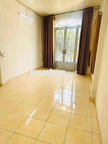 NHÀ 2 PHÒNG MẶT TIỀN KINH DOANH CHỢ LỚN