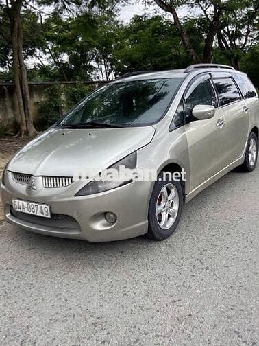Mitsubishi Grandis 2005 – Máy số êm, xe sạch đẹp