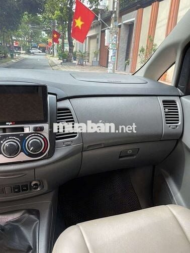 Cần bán gấp xe Toyota Innova 2013