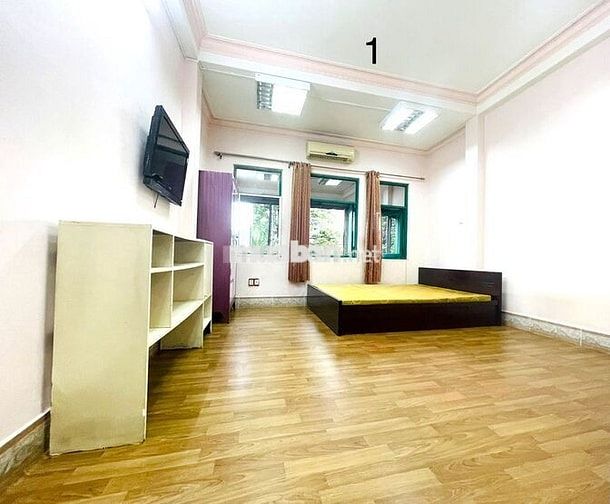 chính chủ còn phòng mặt tiền lầu 1 gần cầu thị nghè, đài truyền hình