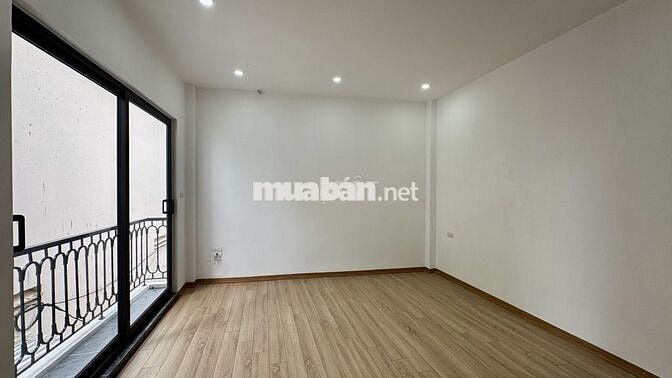 Nhà Đức Giang 32m2-5 tầng-3 p.ngủ-5.75 tỷ,ô tô, gần Bình Minh Garden