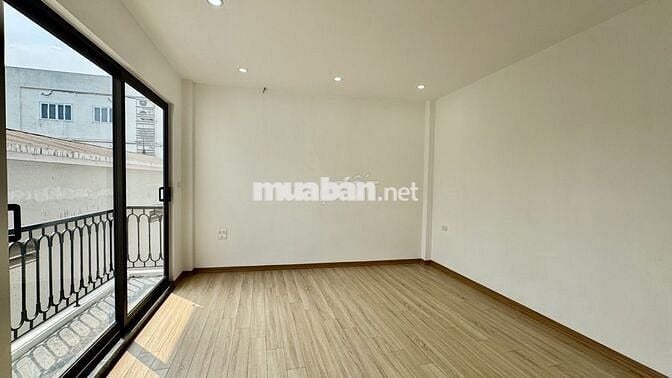 Nhà Đức Giang 32m2-5 tầng-3 p.ngủ-5.75 tỷ,ô tô, gần Bình Minh Garden