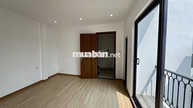 Nhà Đức Giang 32m2-5 tầng-3 p.ngủ-5.75 tỷ,ô tô, gần Bình Minh Garden