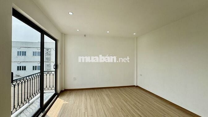 Nhà Đức Giang 32m2-5 tầng-3 p.ngủ-5.75 tỷ,ô tô, gần Bình Minh Garden