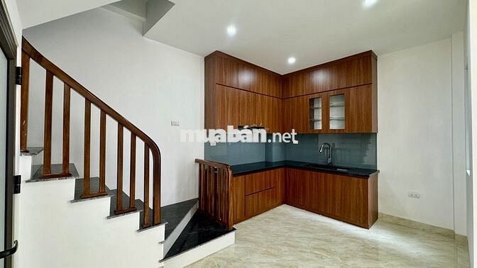 Nhà Đức Giang 32m2-5 tầng-3 p.ngủ-5.75 tỷ,ô tô, gần Bình Minh Garden