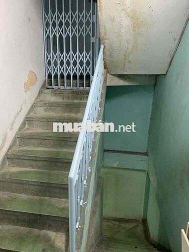 Căn hộ chung cư tập thể, 2PN, lầu 1, trung tâm Q10, 1,79 tỉ, shr