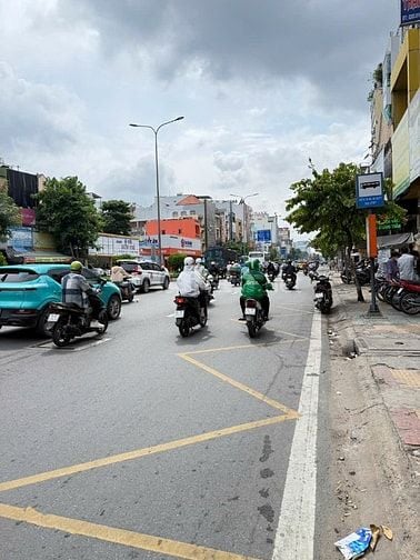 Bán nhà mặt tiền 400 đường Cộng Hòa, P.13, Q.Tân Bình, gần nhà ga T3