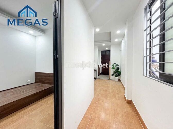 CHO THUÊ 2 NGỦ BAN CÔNG NGAY ĐƯỜNG PHẠM VĂN ĐỒNG, THÀNH PHỐ GIAO LƯU