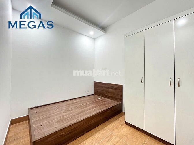 CHO THUÊ 2 NGỦ BAN CÔNG NGAY ĐƯỜNG PHẠM VĂN ĐỒNG, THÀNH PHỐ GIAO LƯU