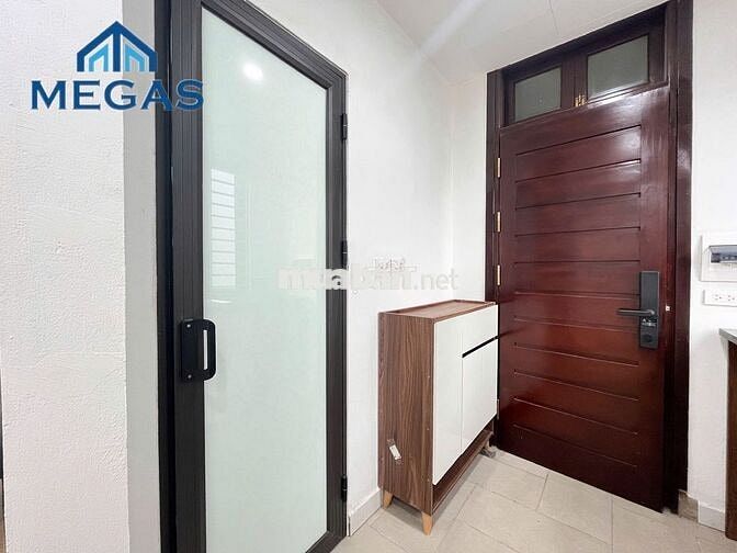 CHO THUÊ 2 NGỦ BAN CÔNG NGAY ĐƯỜNG PHẠM VĂN ĐỒNG, THÀNH PHỐ GIAO LƯU