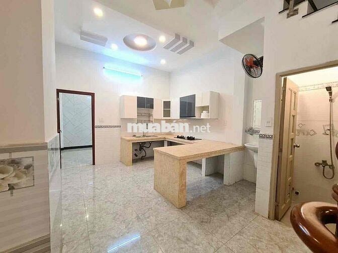 Cho Thuê Nhà Sạch Sẻ DT 240m2 1Trệt 3Lầu 6Pn 4Wc Hẻm Xe Tải Sân Ôtô