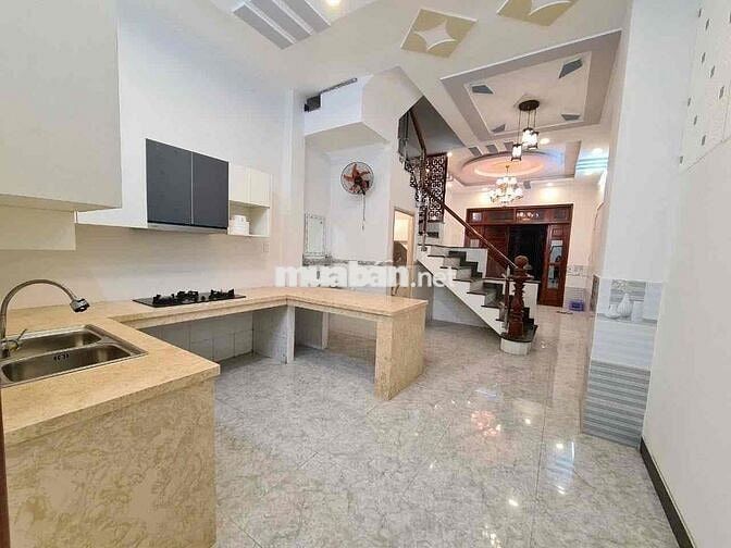 Cho Thuê Nhà Sạch Sẻ DT 240m2 1Trệt 3Lầu 6Pn 4Wc Hẻm Xe Tải Sân Ôtô