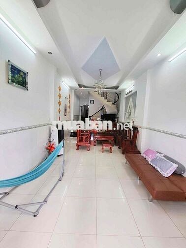 cho thuê nguyên căn 1trệt 1lầu 1lửng full nội thất  - gần chợ mới Bửu