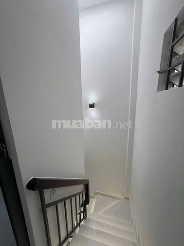 Nhà mới đẹp gần chợ phạm thế hiển.