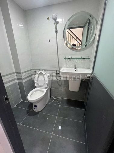 Nhà mới đẹp gần chợ phạm thế hiển.
