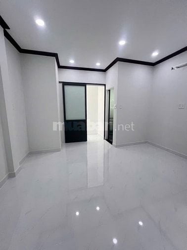 Nhà mới đẹp gần chợ phạm thế hiển.