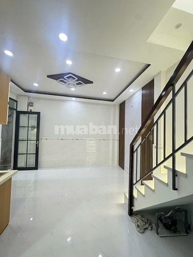 Nhà mới đẹp gần chợ phạm thế hiển.