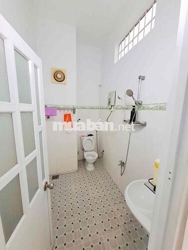 cho thuê nguyên căn 1trệt 1lầu 1lửng full nội thất  - gần chợ mới Bửu