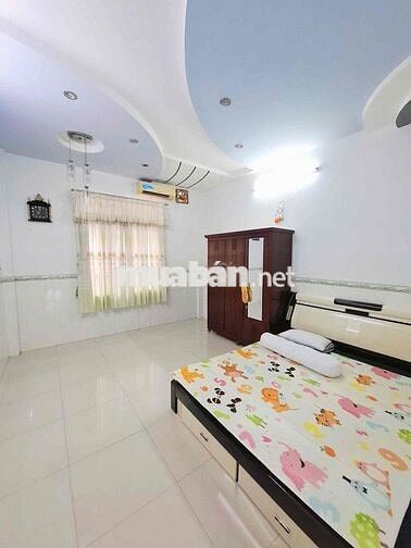 cho thuê nguyên căn 1trệt 1lầu 1lửng full nội thất  - gần chợ mới Bửu