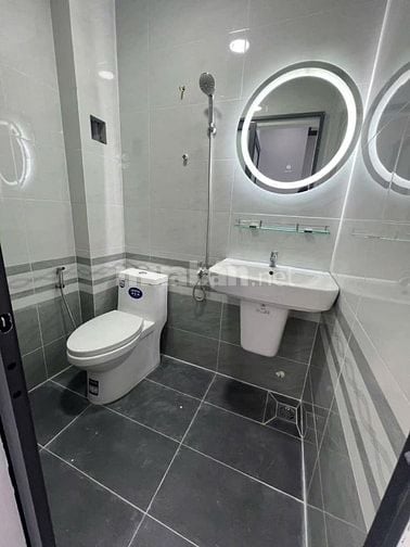 Nhà mới đẹp gần chợ phạm thế hiển.