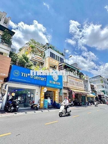 Cho thuê Nhà Q10,  Nguyễn tri phương 5,5x18m 1 hầm 5 lầu giá 99 triệu