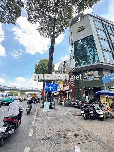 Cho thuê Nhà Q10,  Nguyễn tri phương 5,5x18m 1 hầm 5 lầu giá 99 triệu