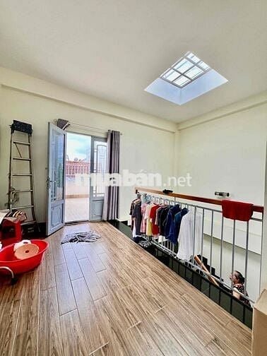 Nhà Sạch Sẻ DT 5,5m x 20m 1Trệt 2lầu 4Pn 3Wc Sân Rộng Ôtô Hẻm Xe Tải
