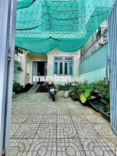 Nhà Sạch Sẻ DT 5,5m x 20m 1Trệt 2lầu 4Pn 3Wc Sân Rộng Ôtô Hẻm Xe Tải