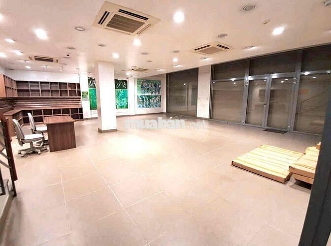 Toà nhà lớn ngay trung tâm Hoàng Diệu Q4 DT 18x15 - 4 Tầng san suốt
