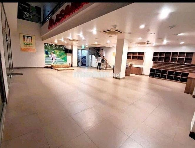 Toà nhà lớn ngay trung tâm Hoàng Diệu Q4 DT 18x15 - 4 Tầng san suốt