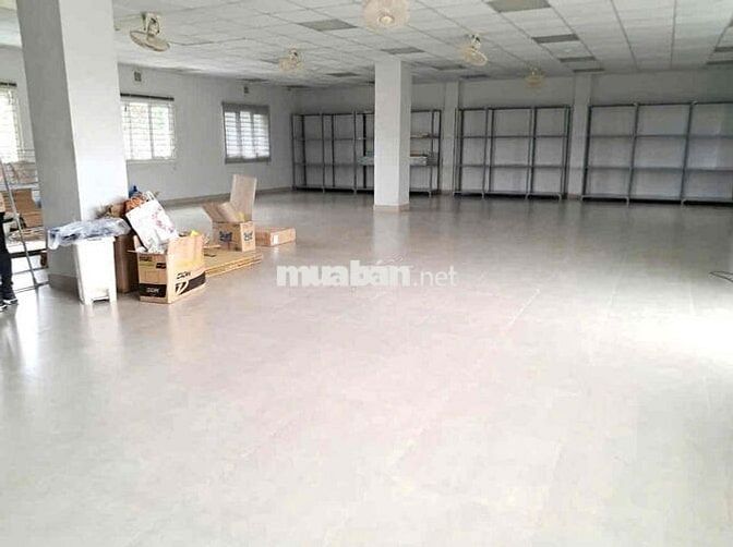 Toà nhà lớn ngay trung tâm Hoàng Diệu Q4 DT 18x15 - 4 Tầng san suốt