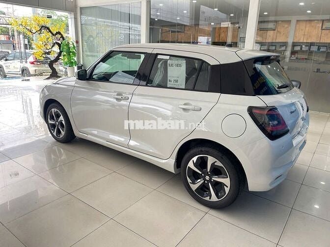 Suzuki Swift 2025 giao ngay chỉ với 190 triệu