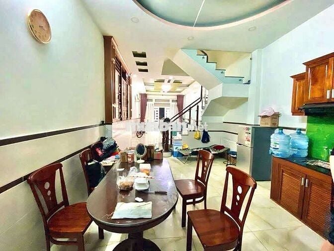 12/3 bắc hải q10.hem 7m.dt.4x18m 2 lầu 3 phòng ngủ