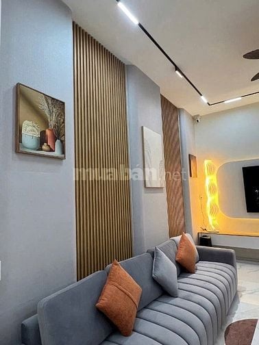 Nhà 2 mặt tiền hẻm 5m. 7m x12m. Đúc 2 lầu 3PN, 3WC. Quận 12.