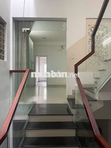 Dãy phòng cho thuê gần hết, còn 1 căn DT 30m2 giảm giá còn 5tr/tháng