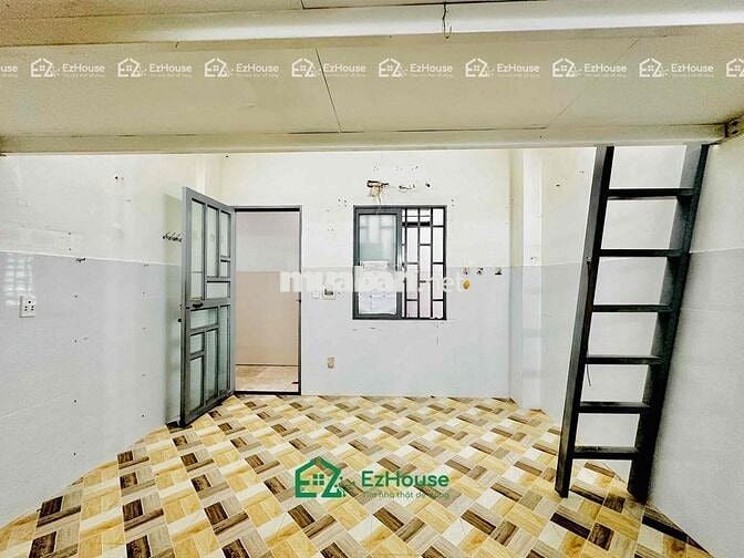 PHÒNG GÁC CỬA SỔ TRỜI BANCOL TRÀN NGẬP ÁNH SÁNG NGAY ĐẠI HỌC VĂN HIẾN