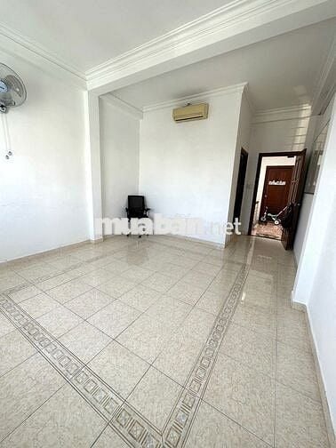 Cho thuê phòng lớn 25m2, cửa sổ cực mát, máy lạnh, nước nóng lạnh