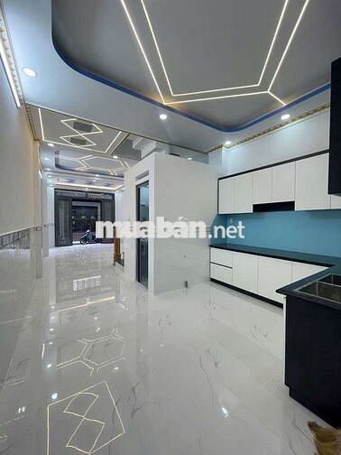 NHÀ BÁN  - 3 TẦNG -  GIÁ 4.5TỶ TL  - DT. 4 X 14 - 4PN - 4WC