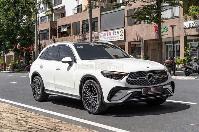 GLC300 All new 2025 (bản V1) màu trắng siêu đẹp