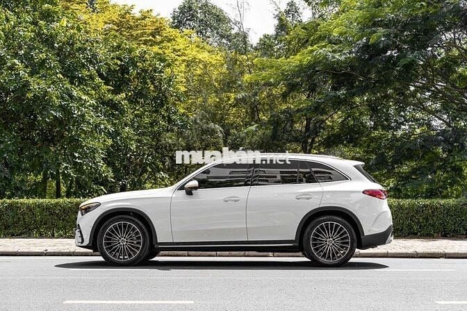 GLC300 All new 2025 (bản V1) màu trắng siêu đẹp