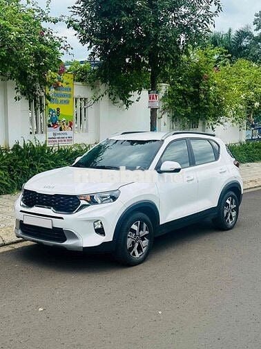 Kia Sonet 2023 Deluxe 1.5 AT - 15000 km