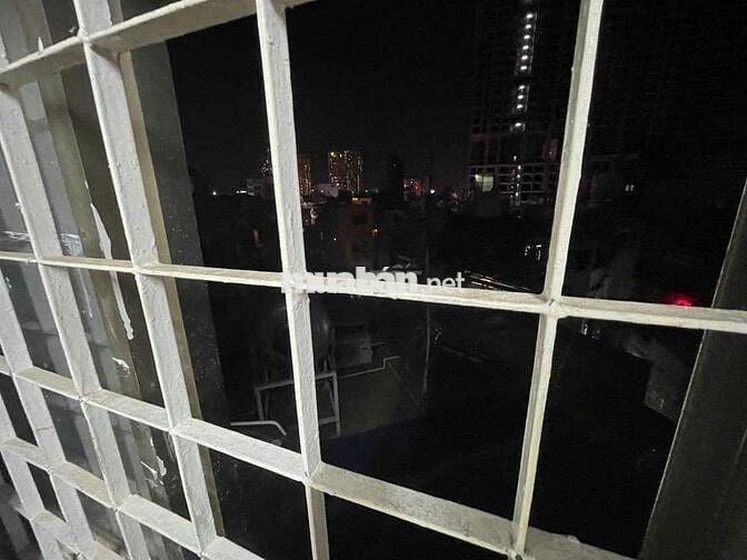 Cho thuê phòng 12 m² Trần Hưng Đạo, Quận 1 bao điện nước