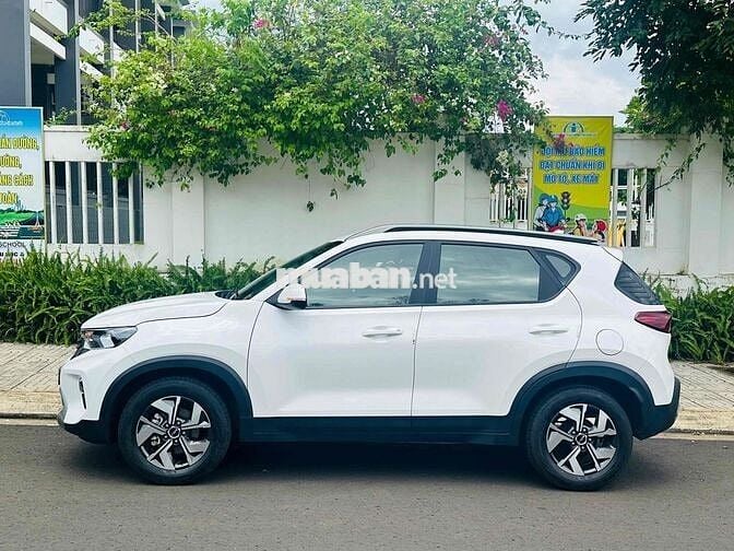 Kia Sonet 2023 Deluxe 1.5 AT - 15000 km