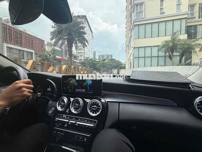 Mercedes Benz GLC200_4Matic Class 2023 - Bank 90%