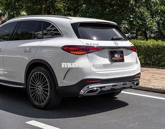 GLC300 All new 2025 (bản V1) màu trắng siêu đẹp