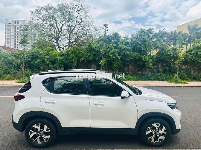 Kia Sonet 2023 Deluxe 1.5 AT - 15000 km